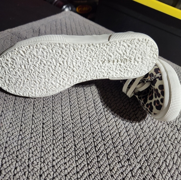 Sneakers - Picture 4 of 5